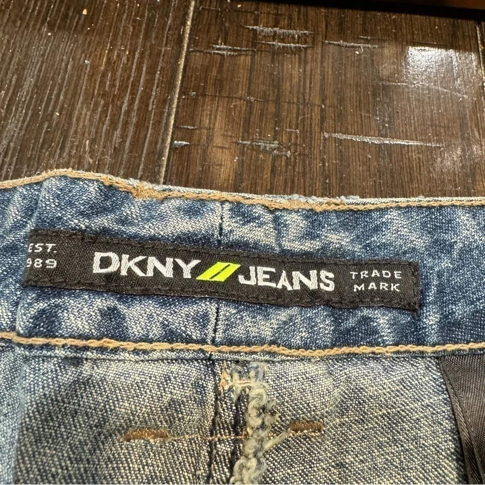 DKNY jean denim shorts with 3 pockets button and zipper closure 100% cotton, 14.